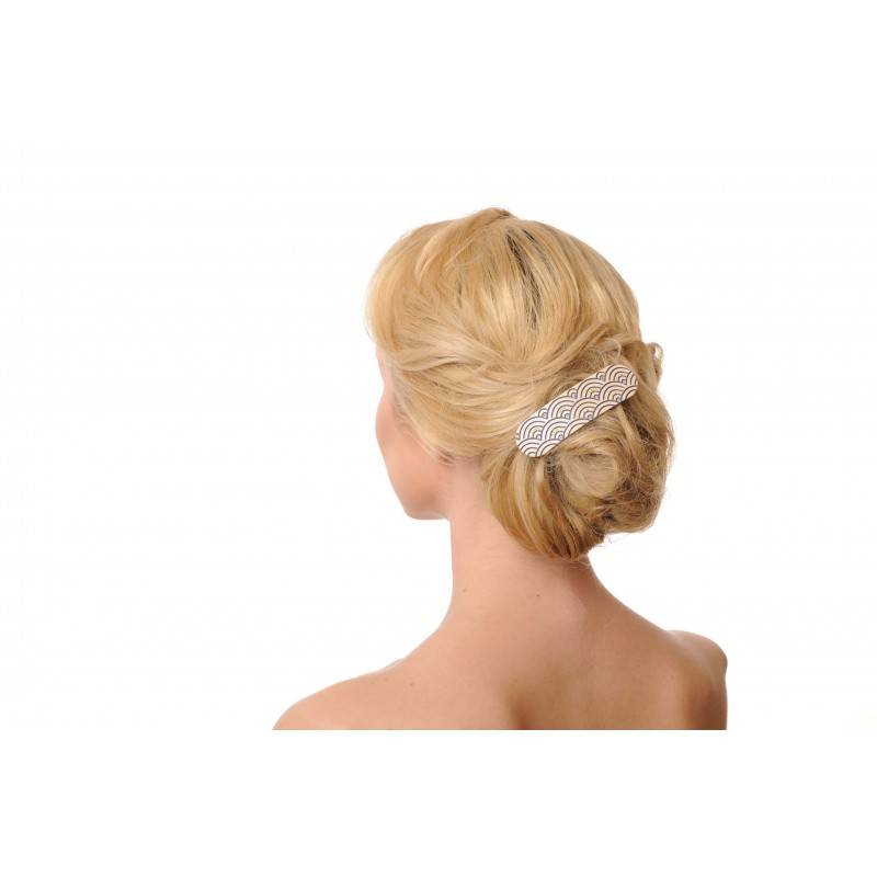 model with beige hair barrette